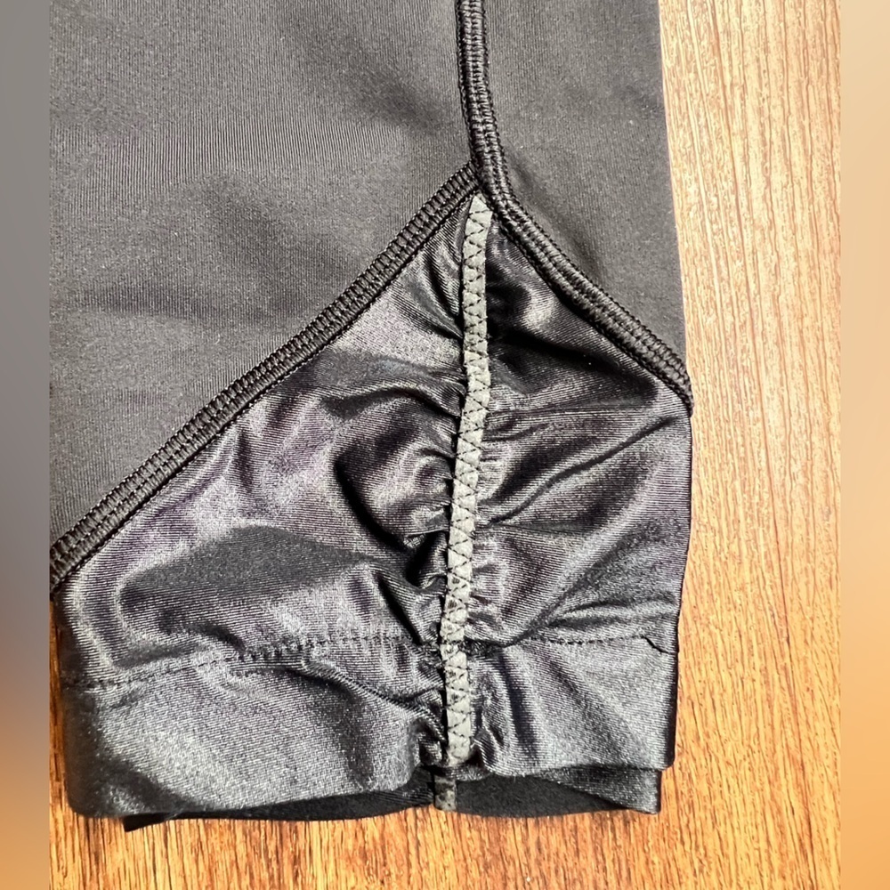 Lululemon Athletica Black Capris womens size - Picture 7 of 7